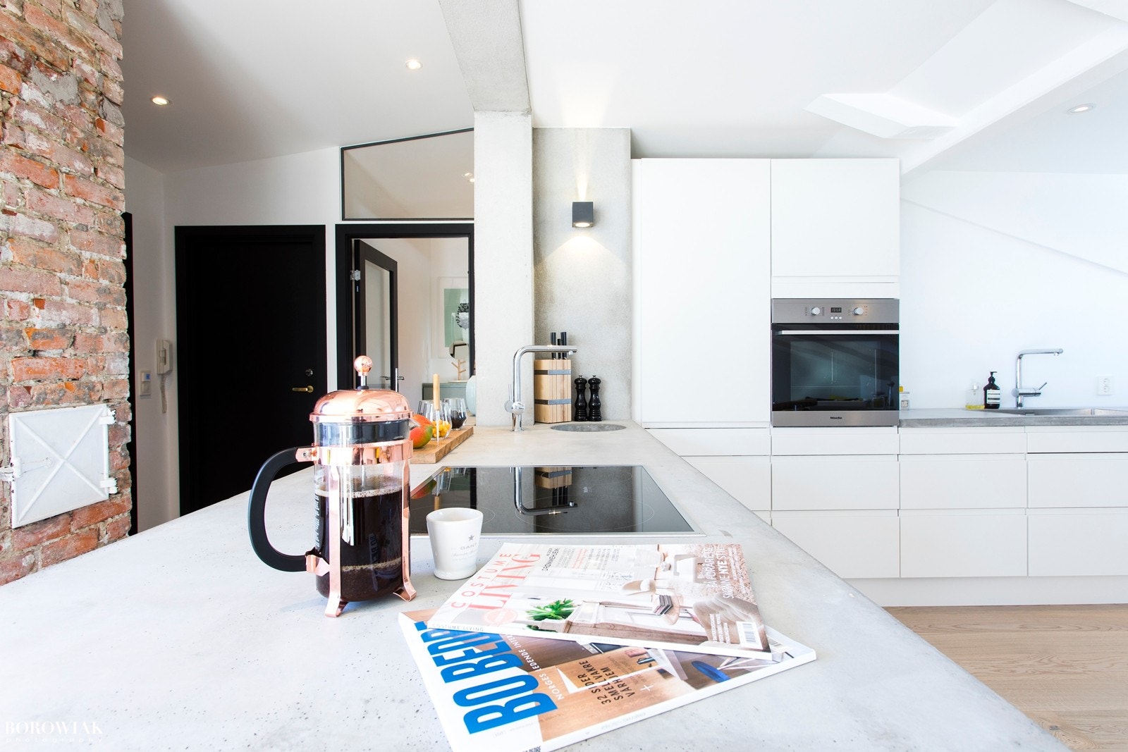 Miele hvitevarer: Kjøl & frys, stekeovn, oppvask, induksjons platetopp og to- sonet vinskap. Galleribilde