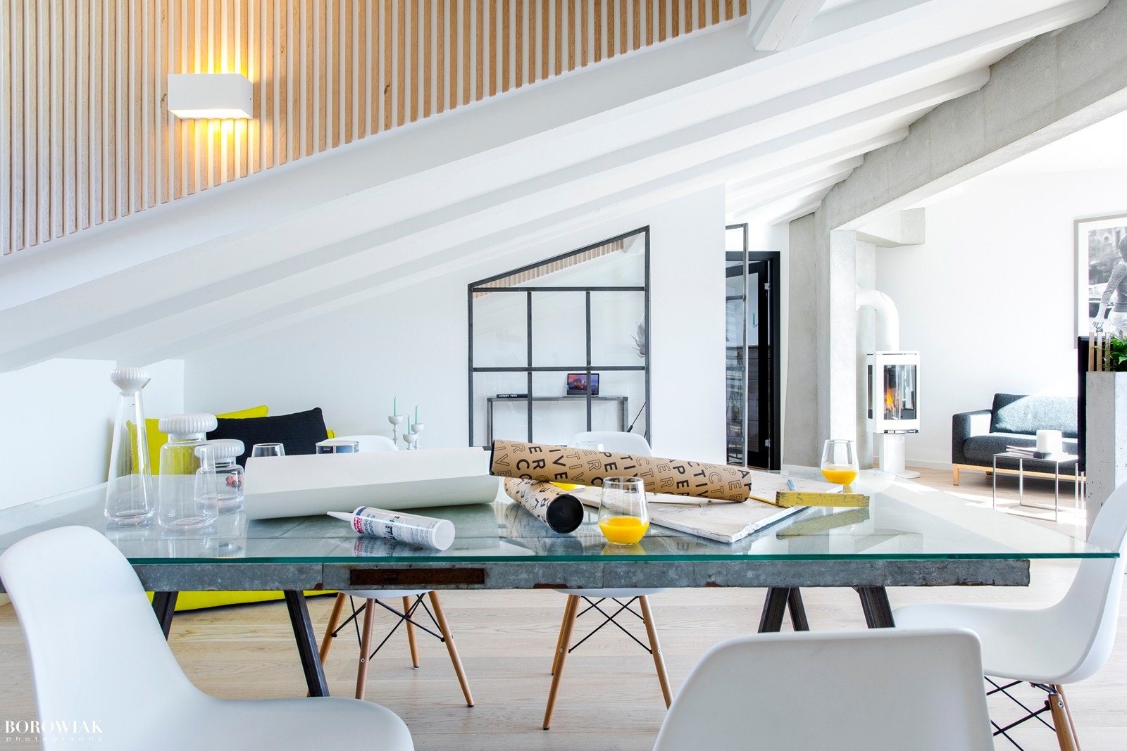 Det er god plass til et stort spisebord Galleribilde