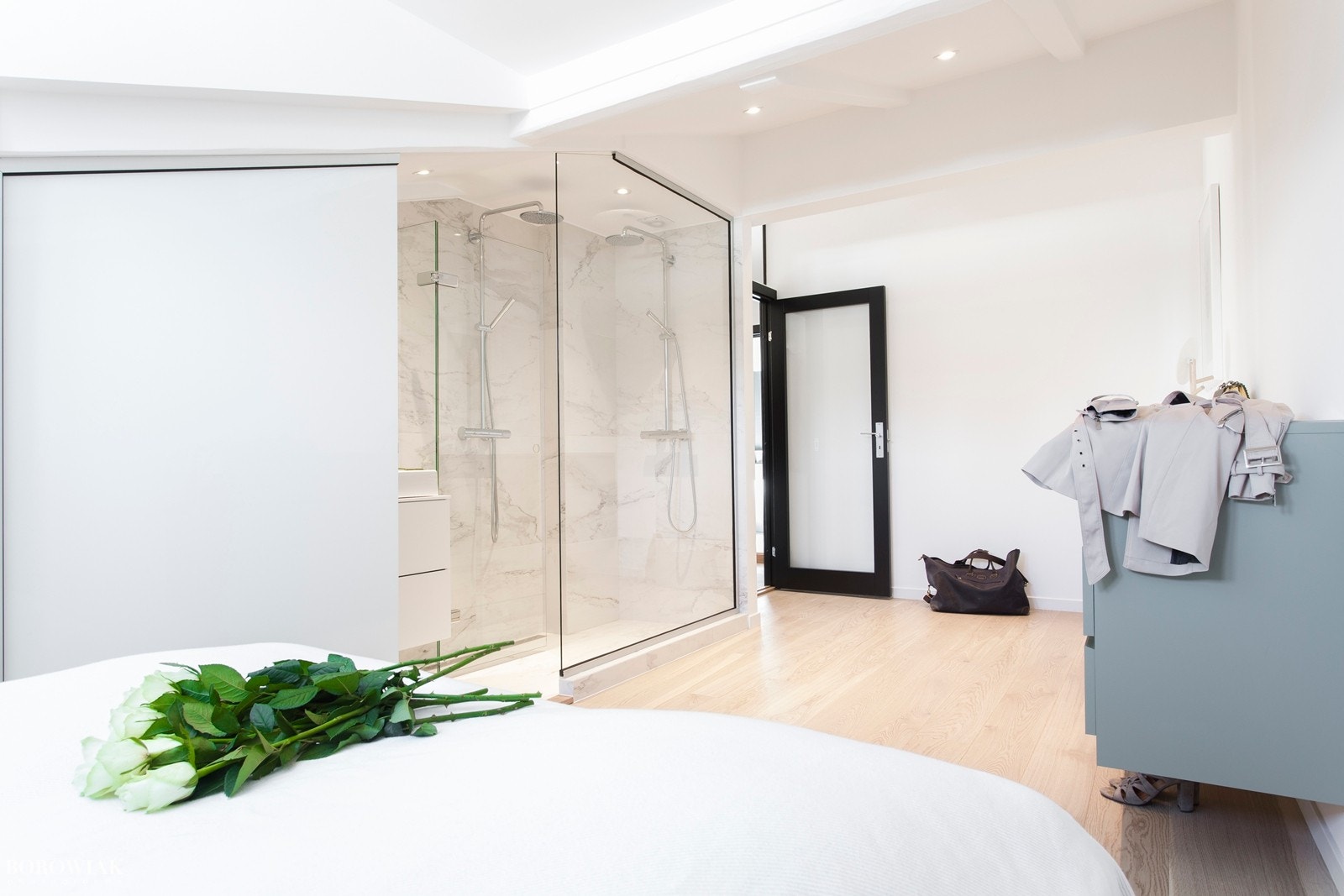 Hovedsoverom og tilhørende bad med spafølelse Galleribilde