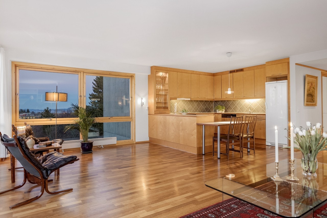 Stue med åpen kjøkkenløsning Galleribilde