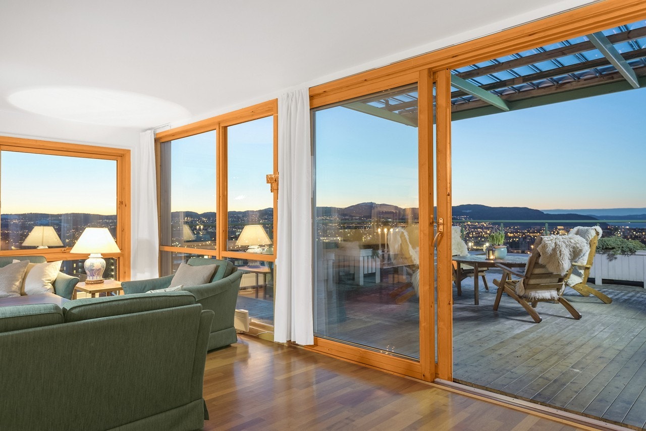 Stue med utgang til terrasse Galleribilde