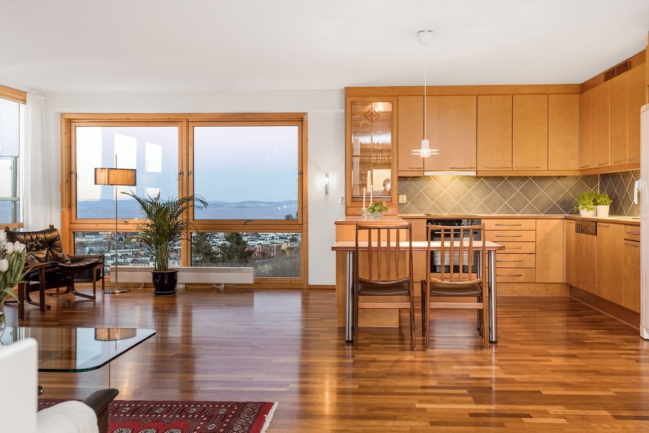 Stue med åpen kjøkkenløsning Galleribilde