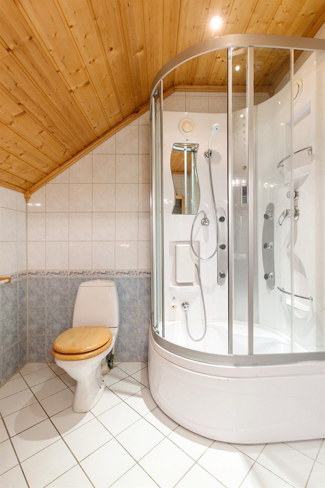 Badet innredet med dusjkabinett Galleribilde