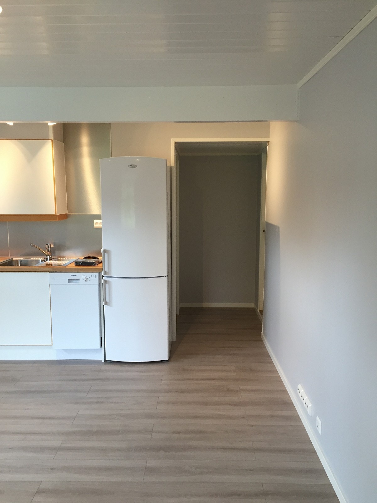 Kjøkken og gang til bad og sov Galleribilde