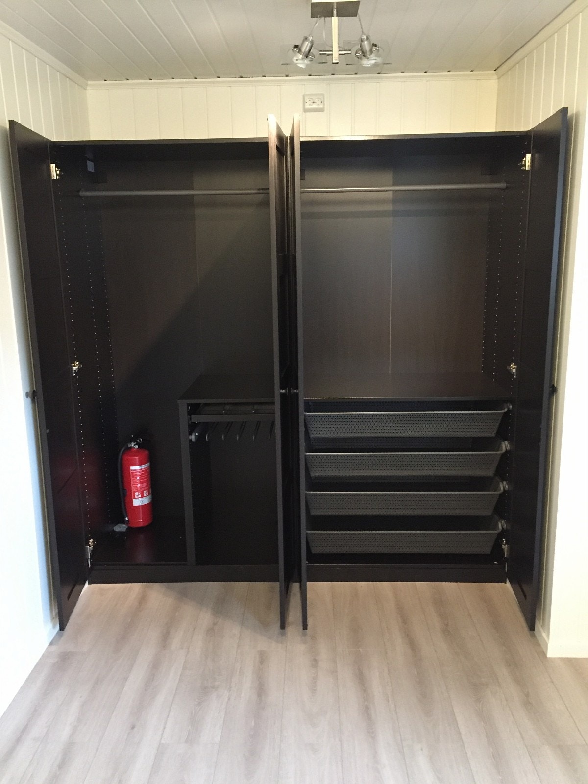 Soverom m garderobe Galleribilde