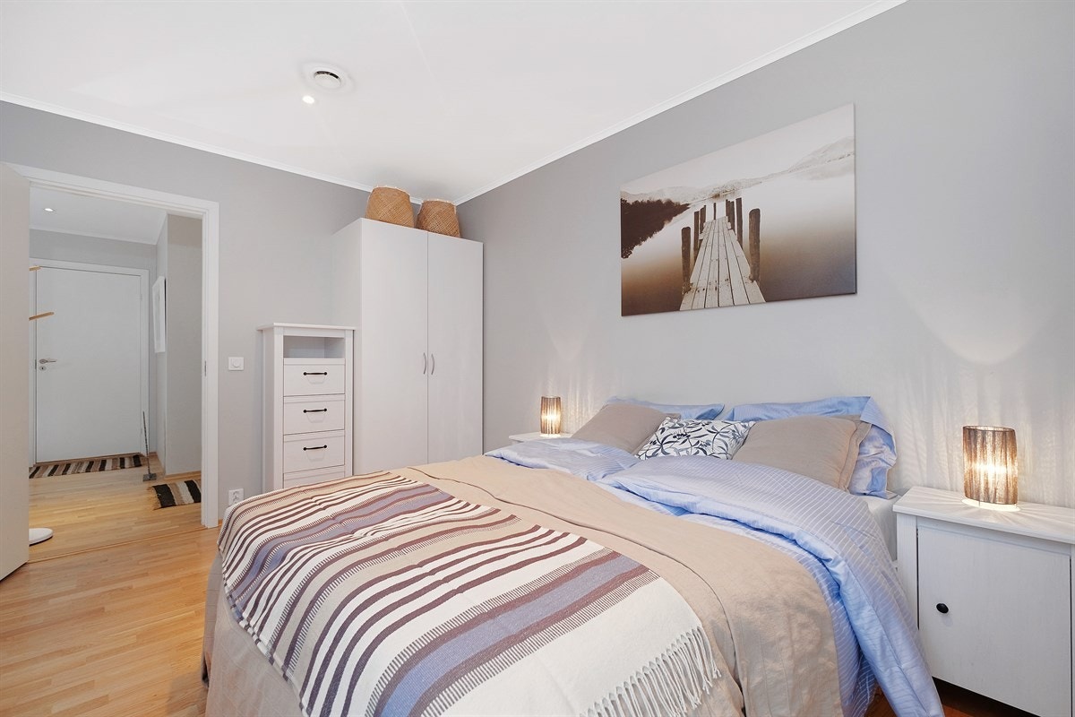 Hovedsoverom med skapplass Galleribilde