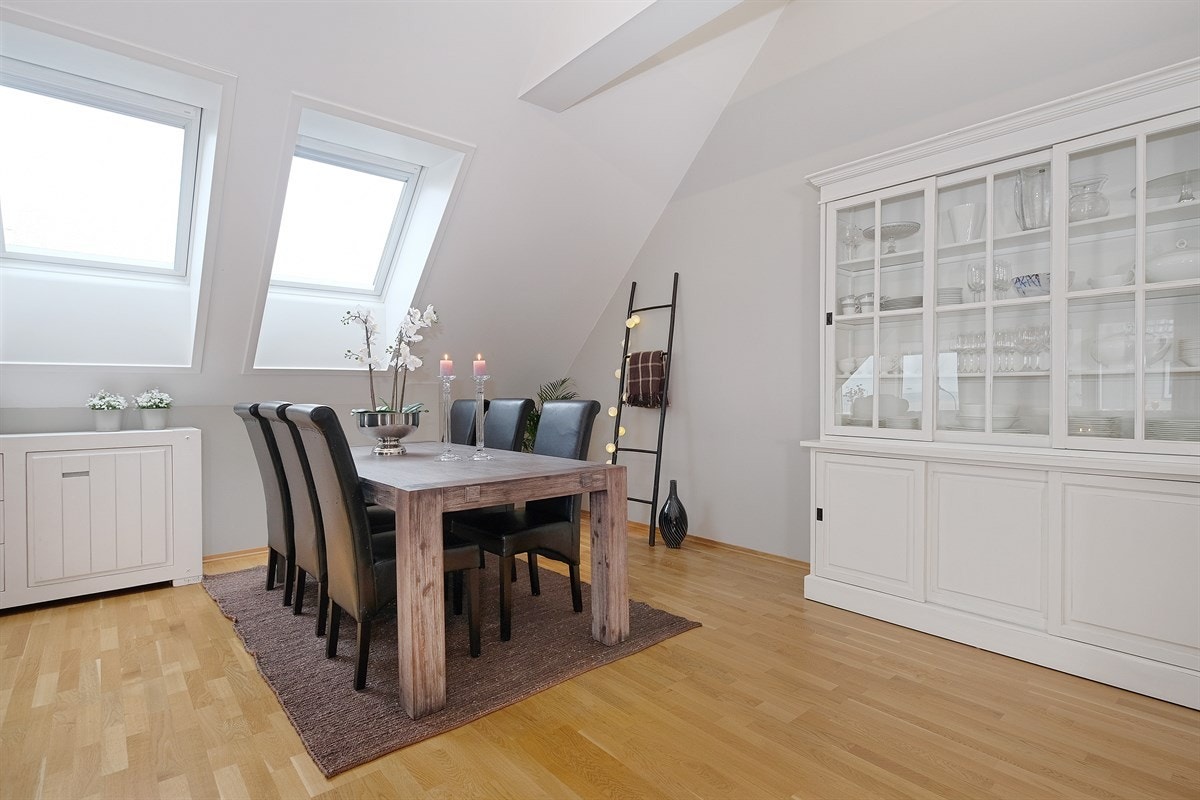 God plass for spisestue Galleribilde