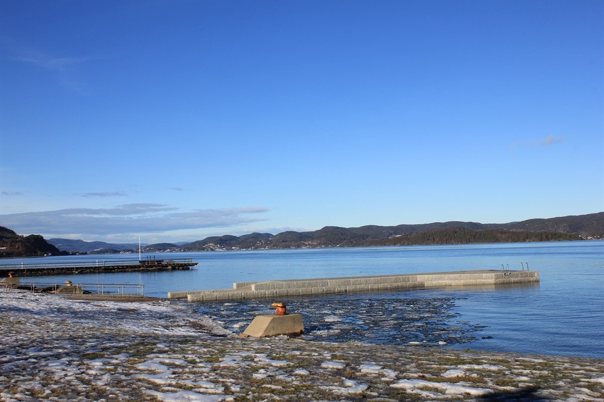 Dulpen badestrand - et populært sted om sommeren (og om vinteren for "de tøffeste") Galleribilde