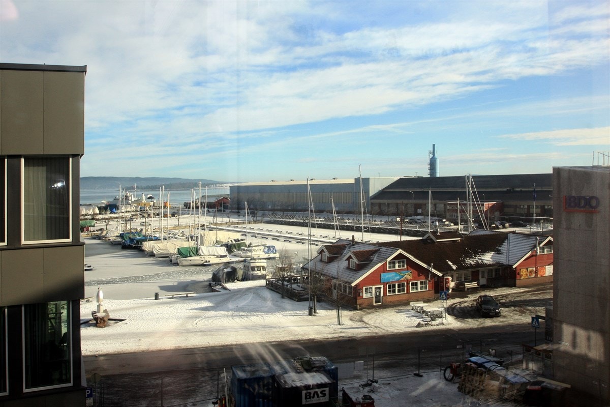 Fra leiligheten er det utsikt mot båthavna Galleribilde