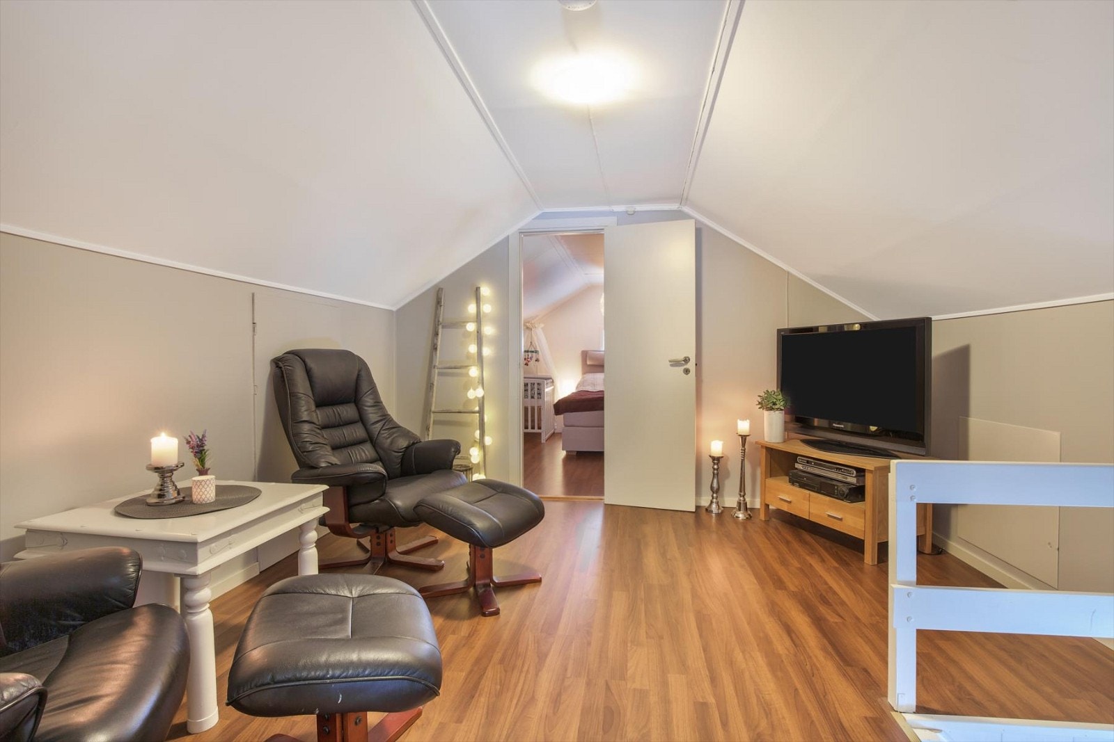 I tillegg til soverom er det også en loftstue som kan innredes etter behov. Galleribilde