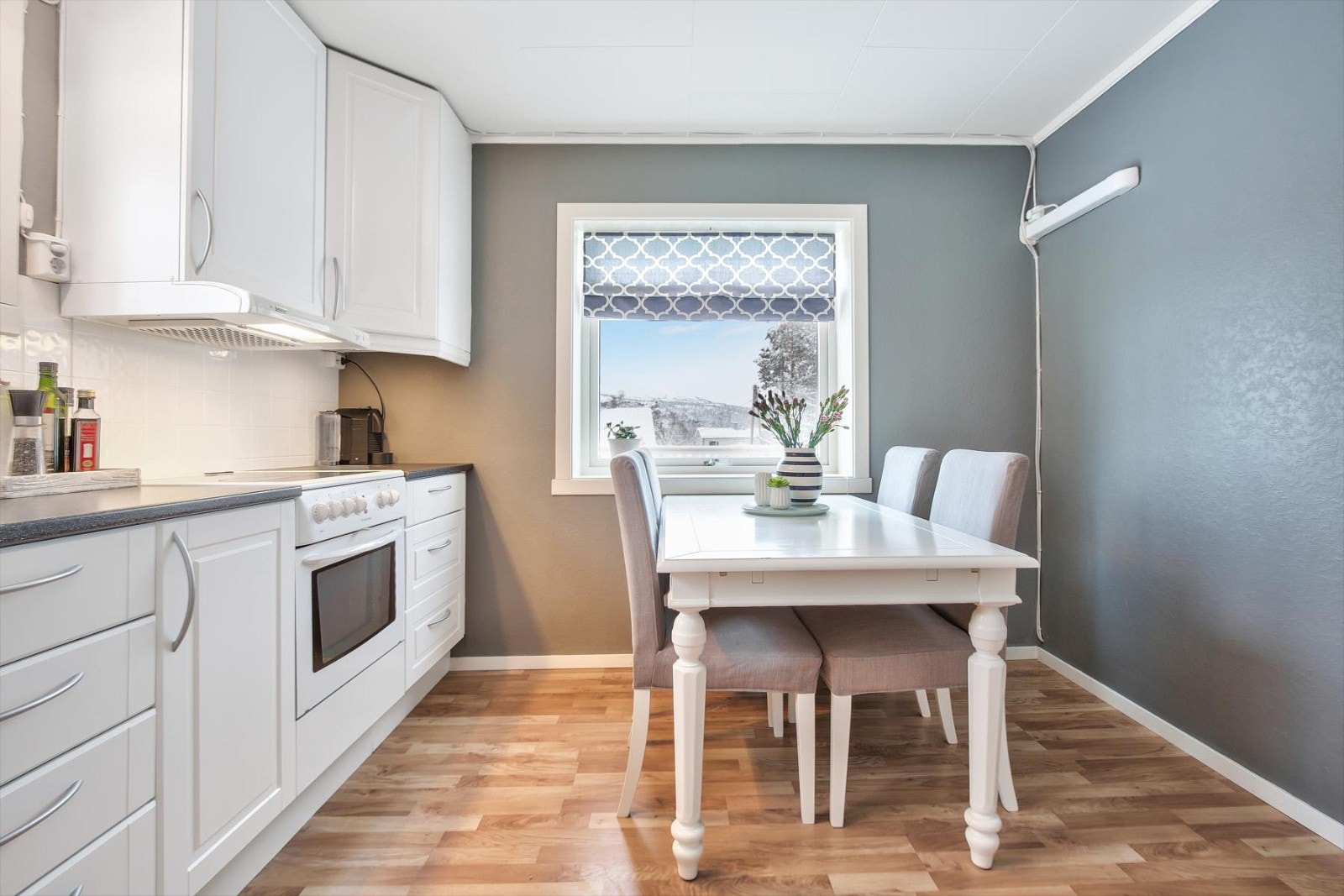 Plass til spisebord på kjøkken. Galleribilde