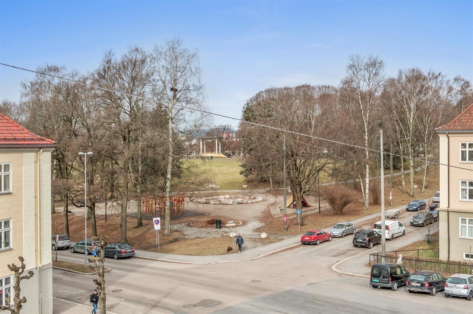 Fantatisk utsikt mot Torshovparken fra kjøkken og stue. Galleribilde