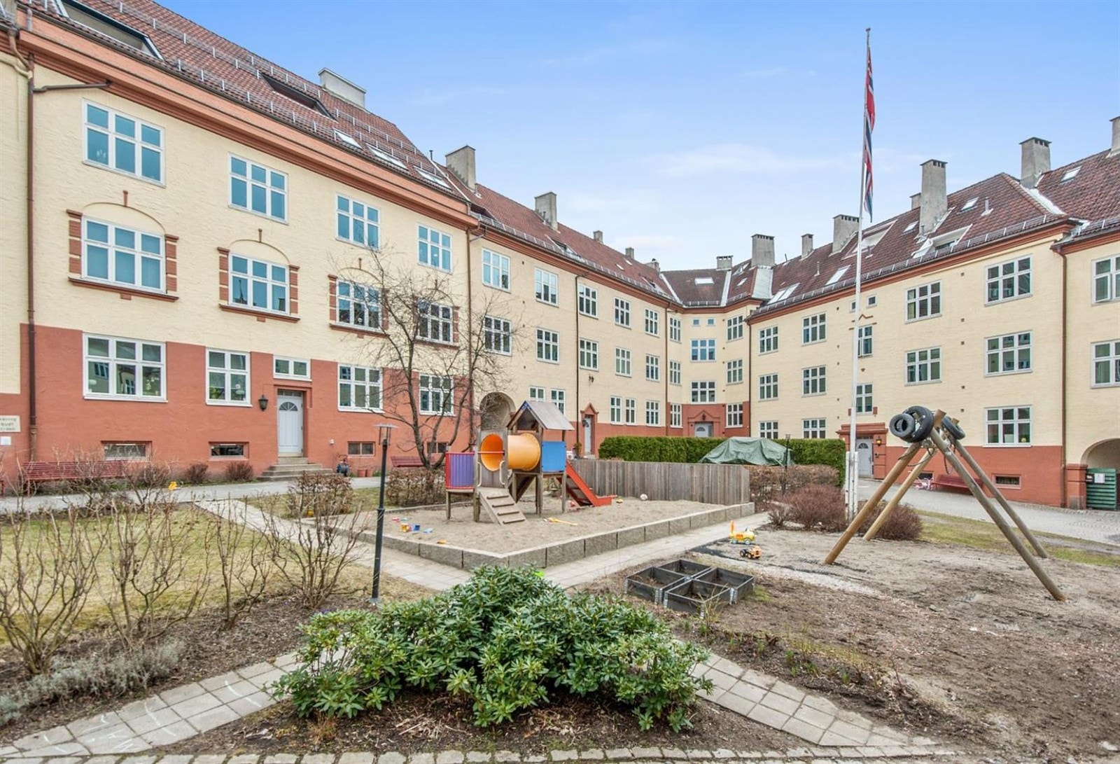 Flott, felles bakgård. Galleribilde