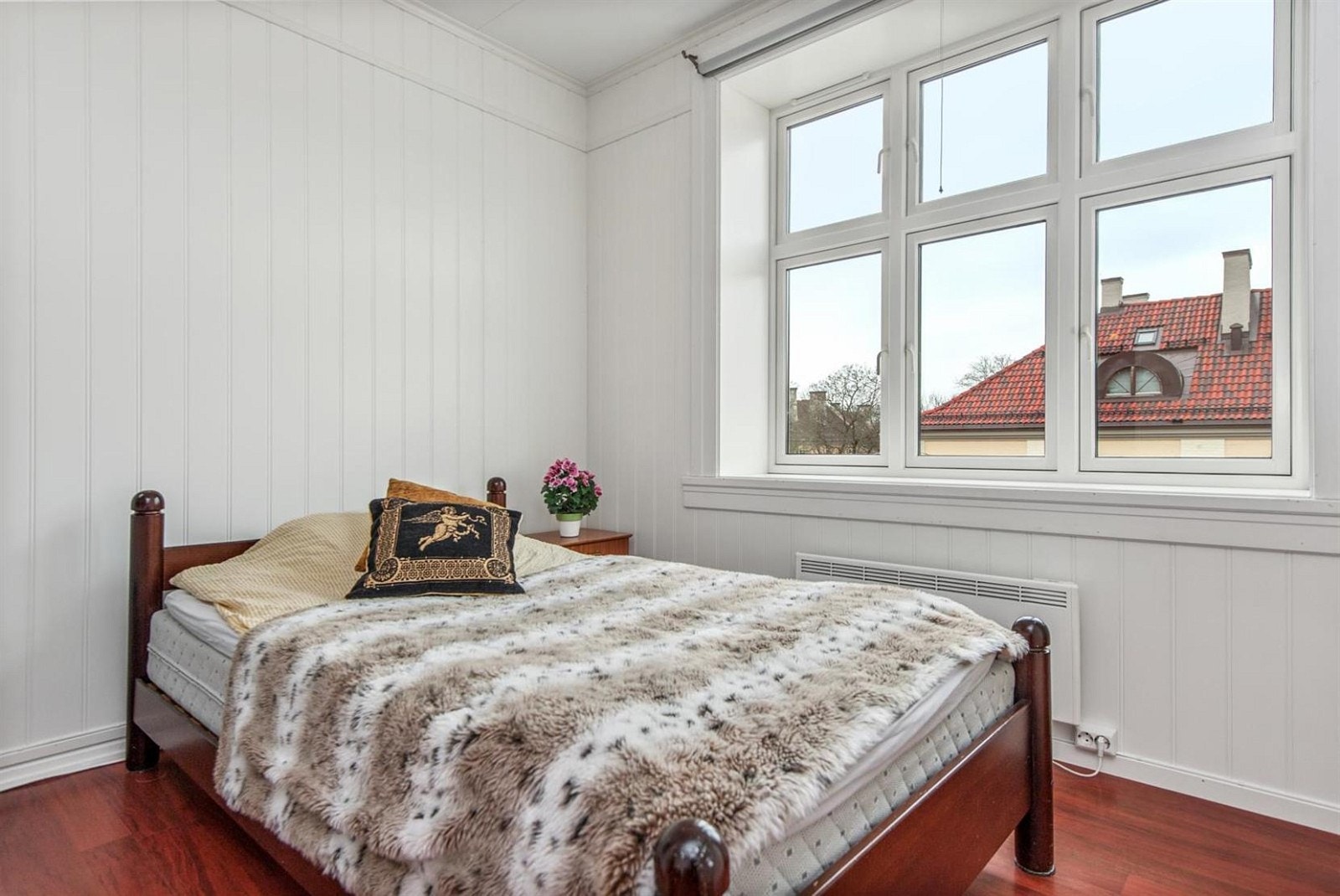 Romslig soverom. Galleribilde