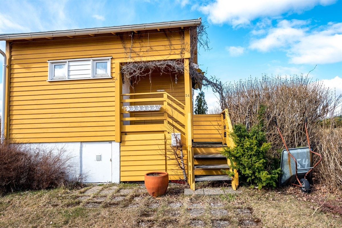 Inngang til hytta Galleribilde