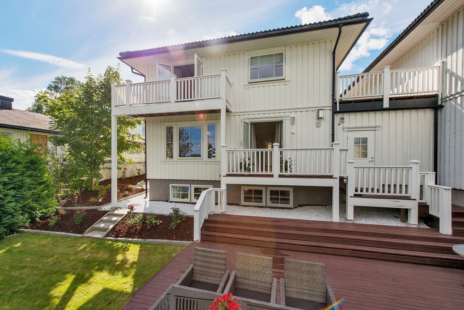 Fasade og terrasse Galleribilde