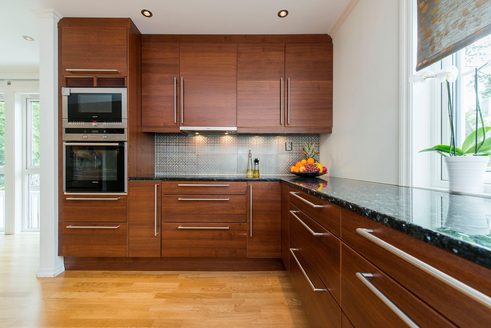 Kjøkken med integrerte hvitevarer Galleribilde