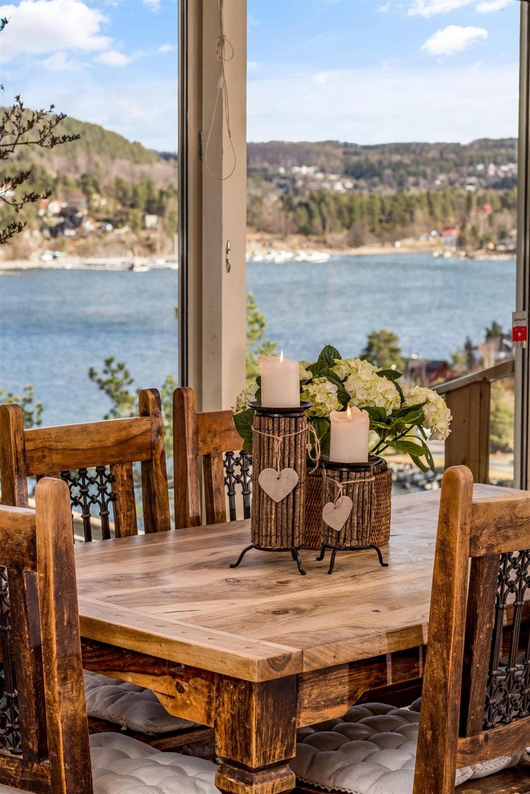 Nyt utsikten både til frokost, lunsj, middag og kveldsmat. Galleribilde