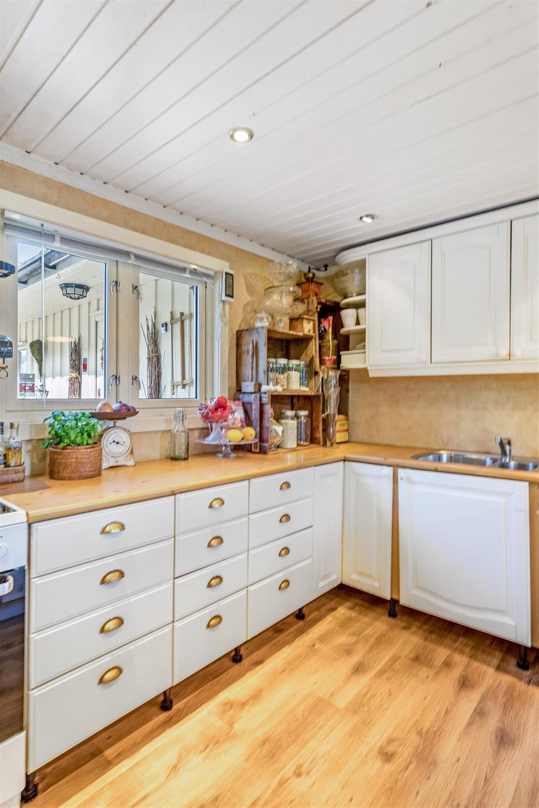 Kjøkkenet har definitivt sjarm og er meget praktisk. Galleribilde