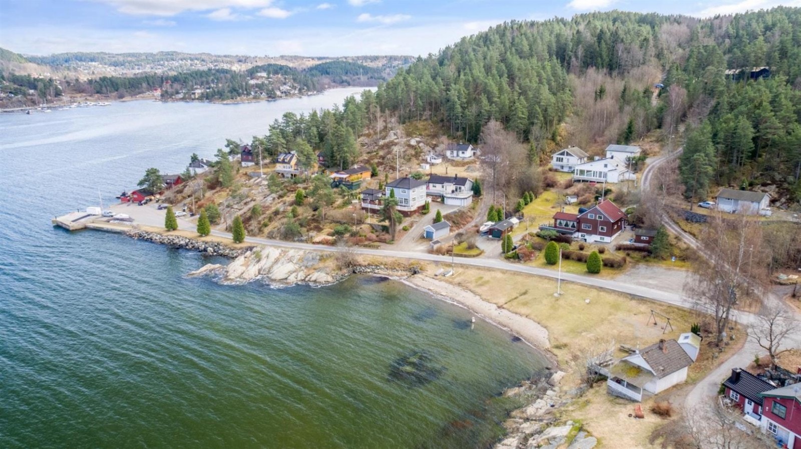 Fint område med badestrand og turmuligheter. Galleribilde