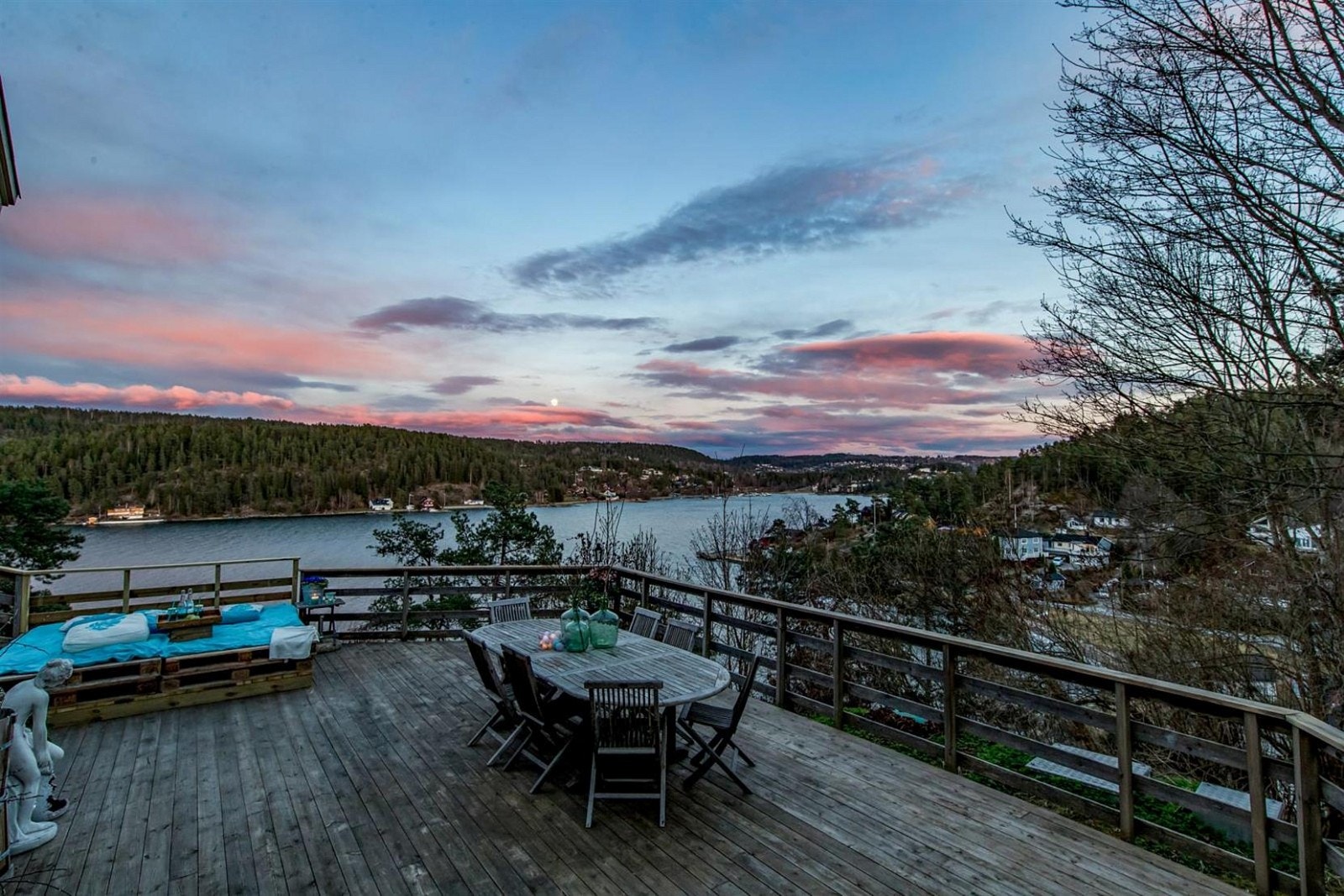 Himmelen viser seg fra de beste sidene akkurat fra denne terrassen her. Galleribilde