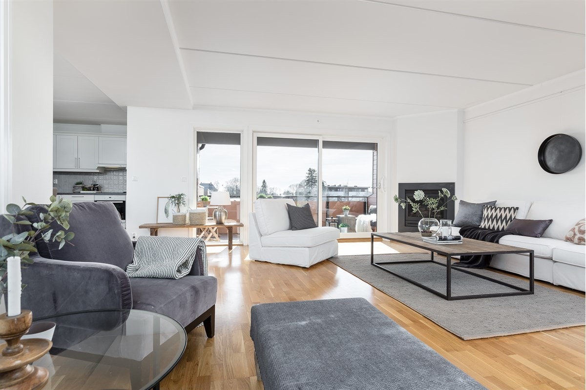 Leiligheten fremstår som tidløs, har en fin romløsning og 2 solrike uteplasser Galleribilde