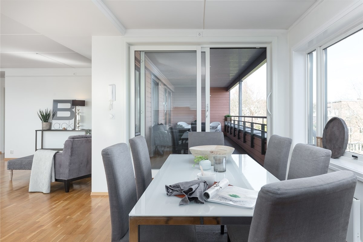 Koselig spiseplass på kjøkken Galleribilde