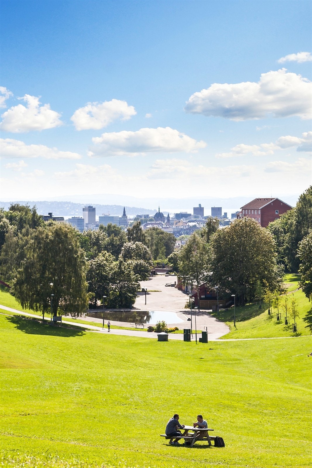 Kort avstand til rekreasjon i form av et godt utvalg av parker, og ikke minst Akerselva! Galleribilde