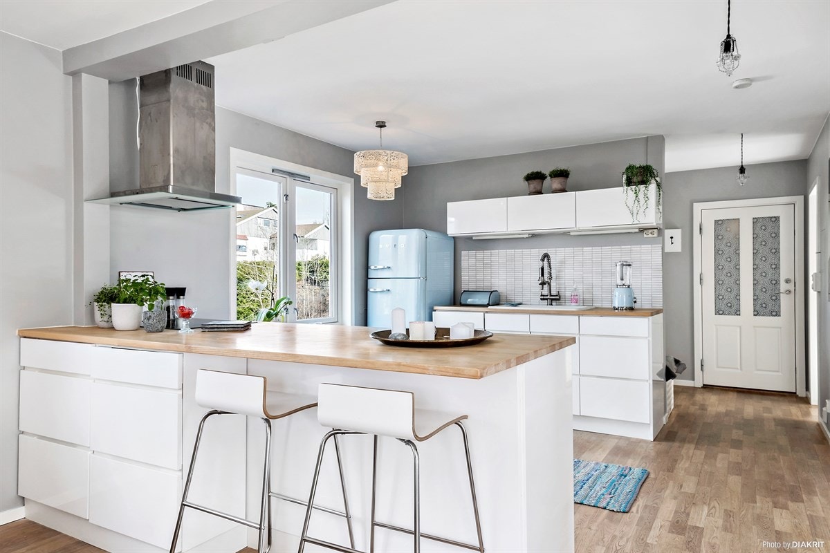 Kjokkenet er fra Kvik - parkettgulvet i stue/kjøkken er fra 2007 Galleribilde