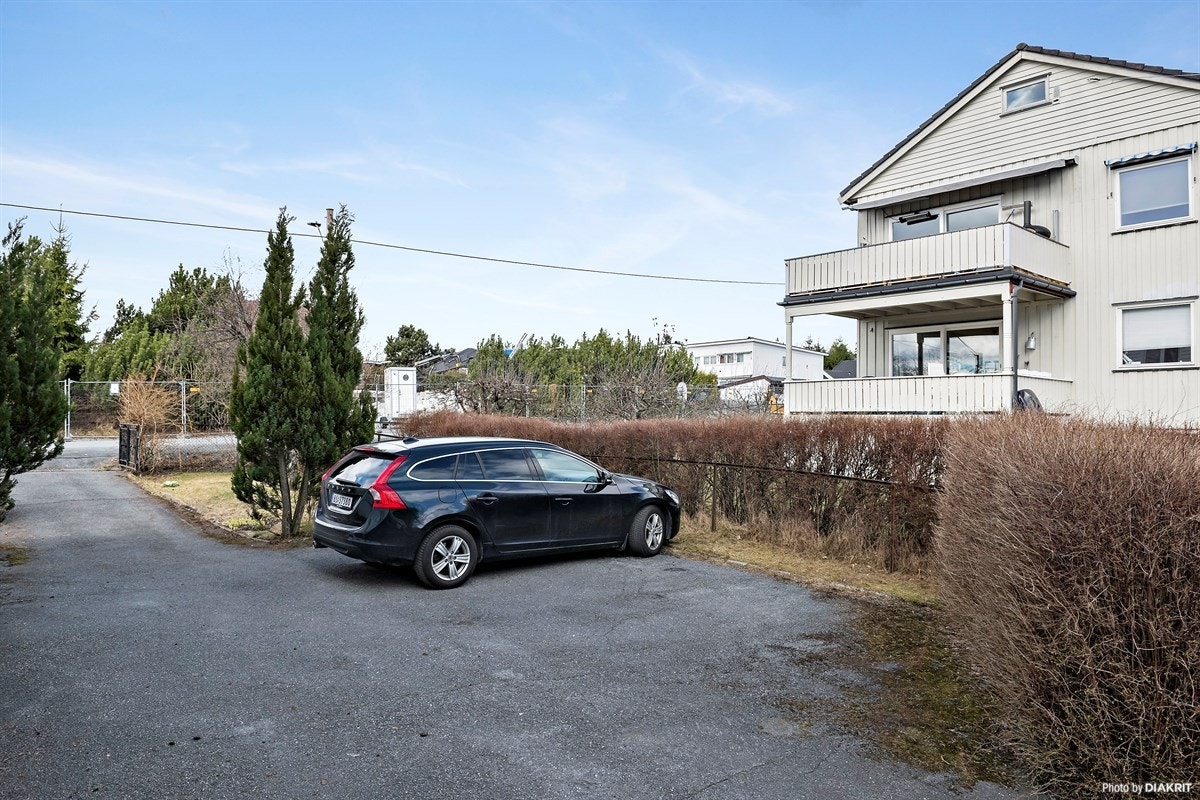 Det følger 2 parkeringsplasser med leiligheten (fast plass) Galleribilde