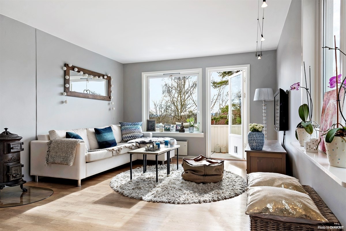 Leiligheten har vinduer på 3 sider - lyst og luftig (vinduene er fra 2005) Galleribilde