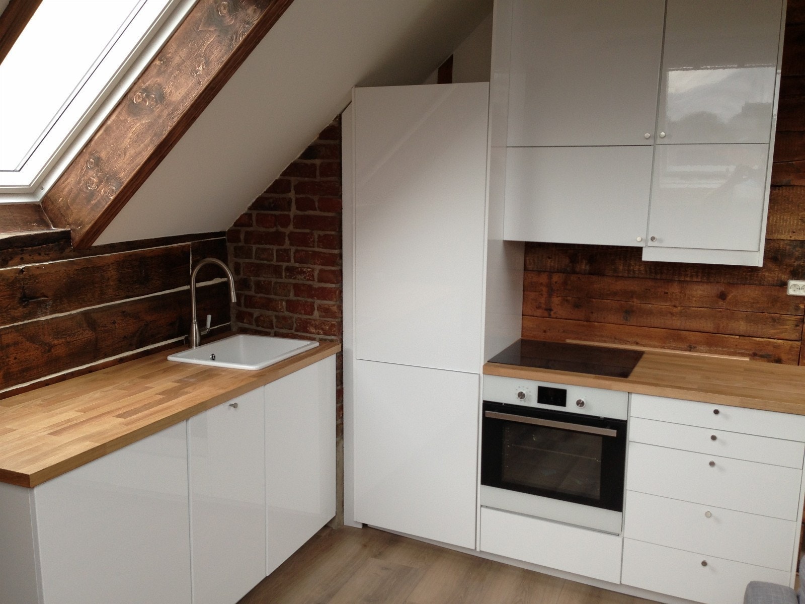 Romslig med masse kjøkkenskap-plass og alt utstyr Galleribilde