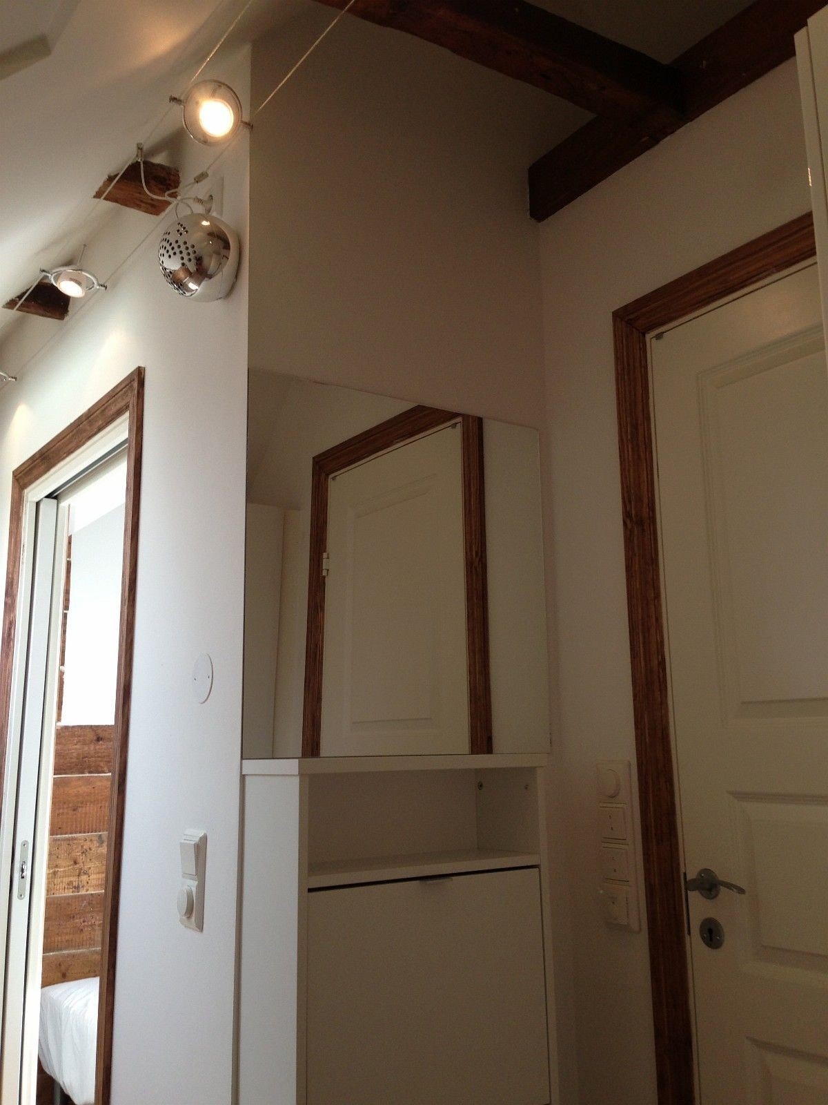 skap til både sko og klær Galleribilde