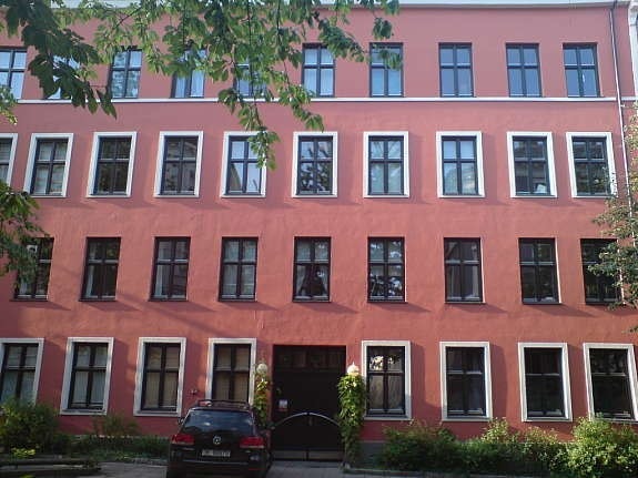 Fasaden fra Iduns gt (leiligheten ligger i indre gårdsrom) Galleribilde