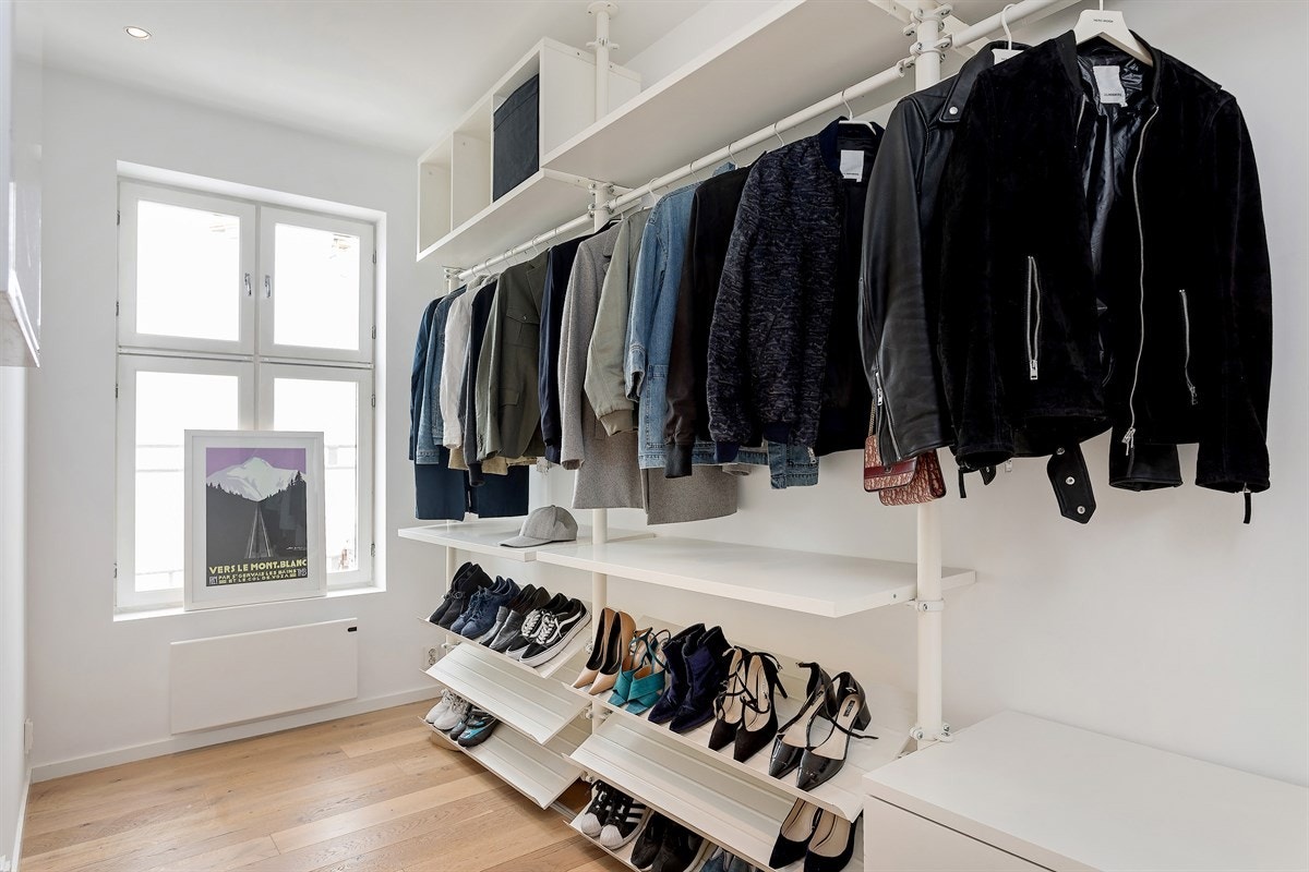 Garderoberom i enden av entreen - evt soverom / kontor Galleribilde