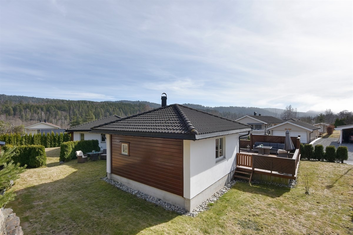 Eiendommen har sol fra tidlig morgen til 21.15-tiden på kvelden Galleribilde