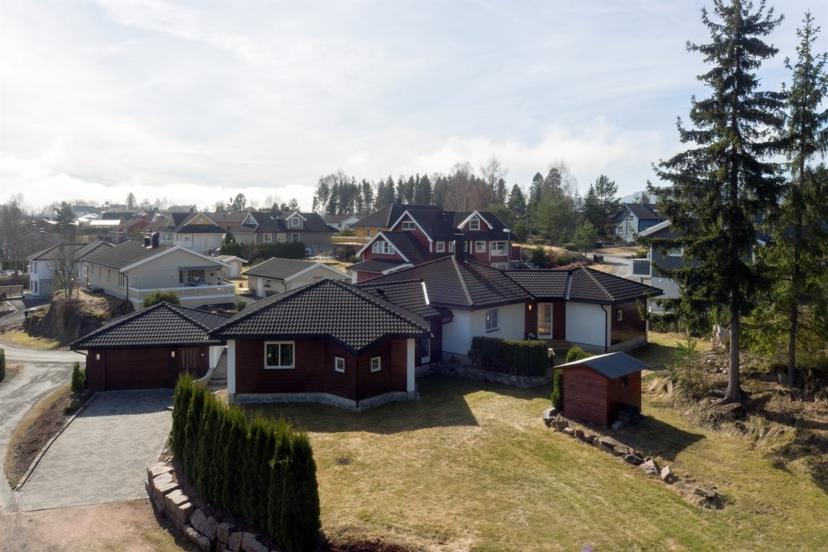 Tomten grenser til et idyllisk friområde. Galleribilde