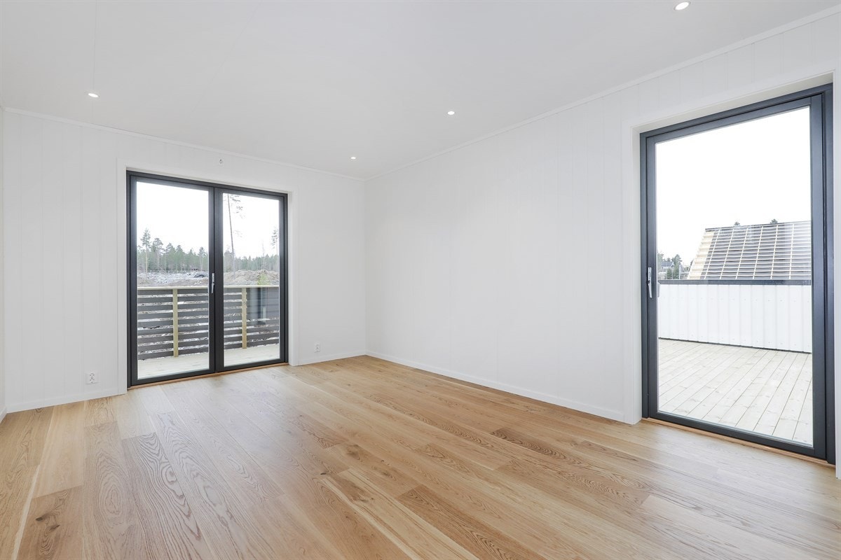 Utgang til balkong og takterrasse fra loftstuen. Galleribilde