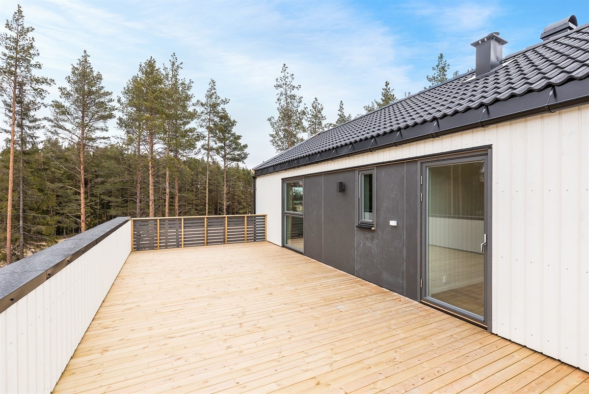 Stor og flott takterrasse på ca. 40 kvm med gode solforhold. Galleribilde