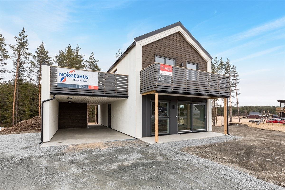 Nyoppført enebolig med carport og takterrasse. Galleribilde