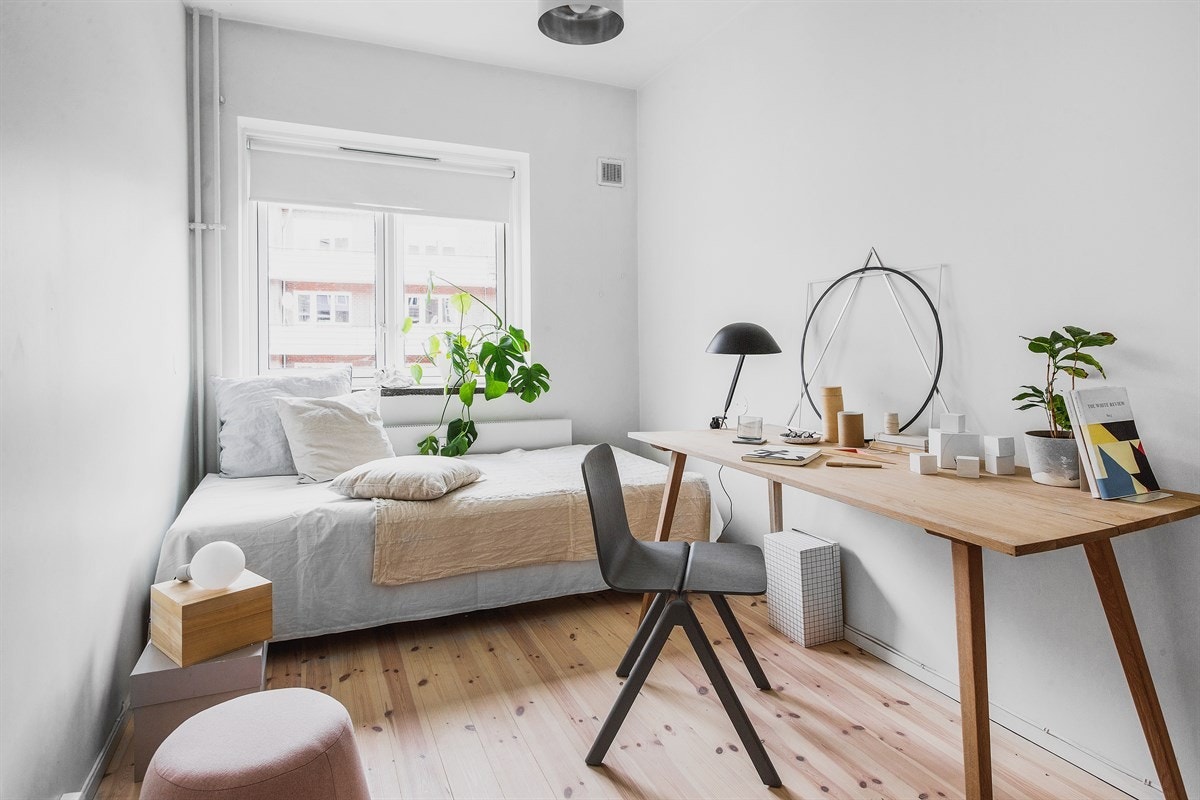 Det noe mindre soverommet inneholdt opprinnelig kjøkkenet og er på sin side et velfungerende barne- eller gjesterom. Galleribilde