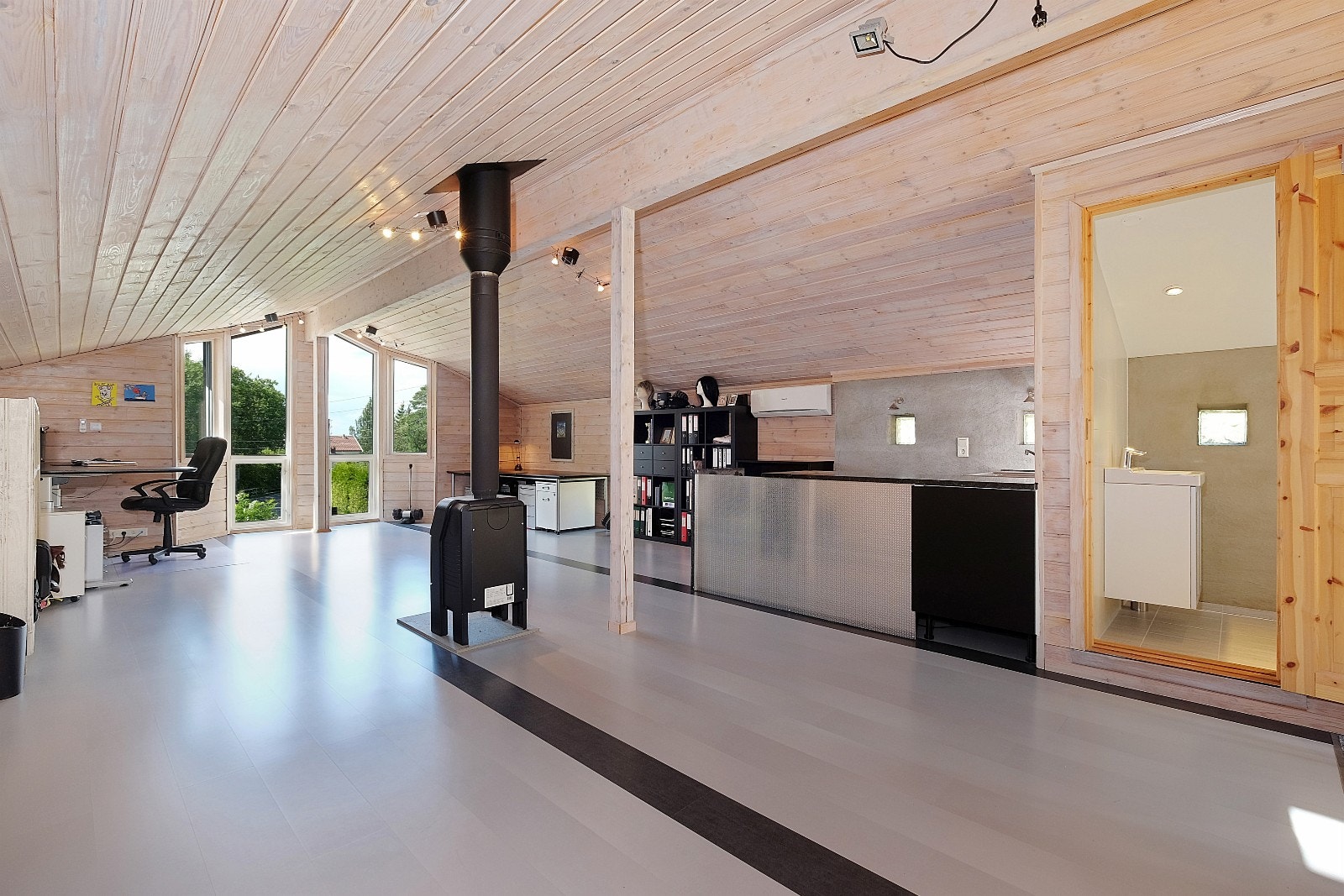 Kontor/leilighet med bad/kjøkken Galleribilde