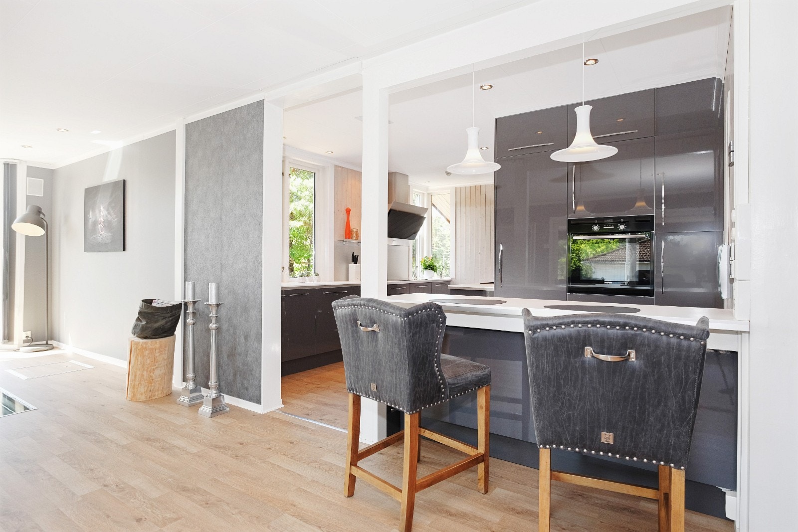 Åpen løsning mellom kjøkken og stue Galleribilde