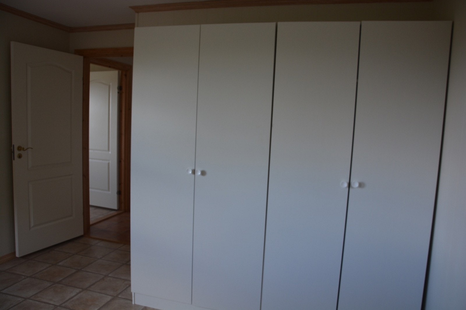 Garderobe på soverom nr 2 Galleribilde