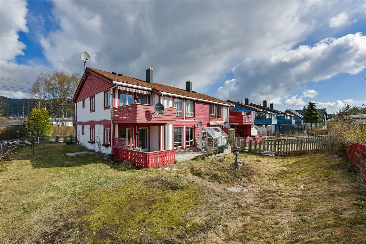 Uteområdene har svært gode solforhold fra morgen til kveld, så her er det godt tilrettelagt for utendørs hygge. Galleribilde