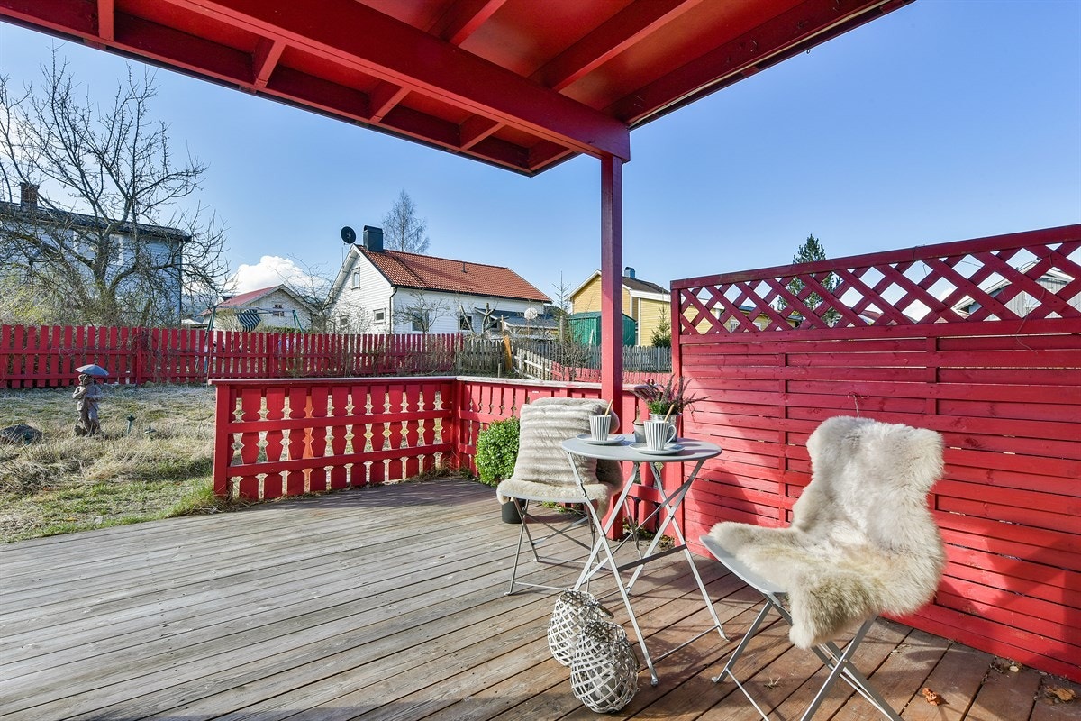 Uteområdene har svært gode solforhold fra morgen til kveld, så her er det godt tilrettelagt for utendørs hygge. Galleribilde