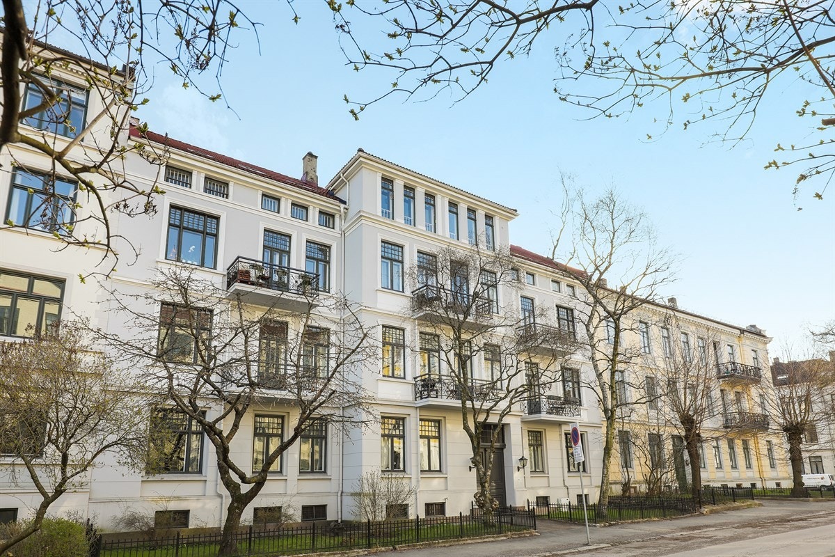 Hammerstadsgate 11. En velholdt gård med forhager. Galleribilde