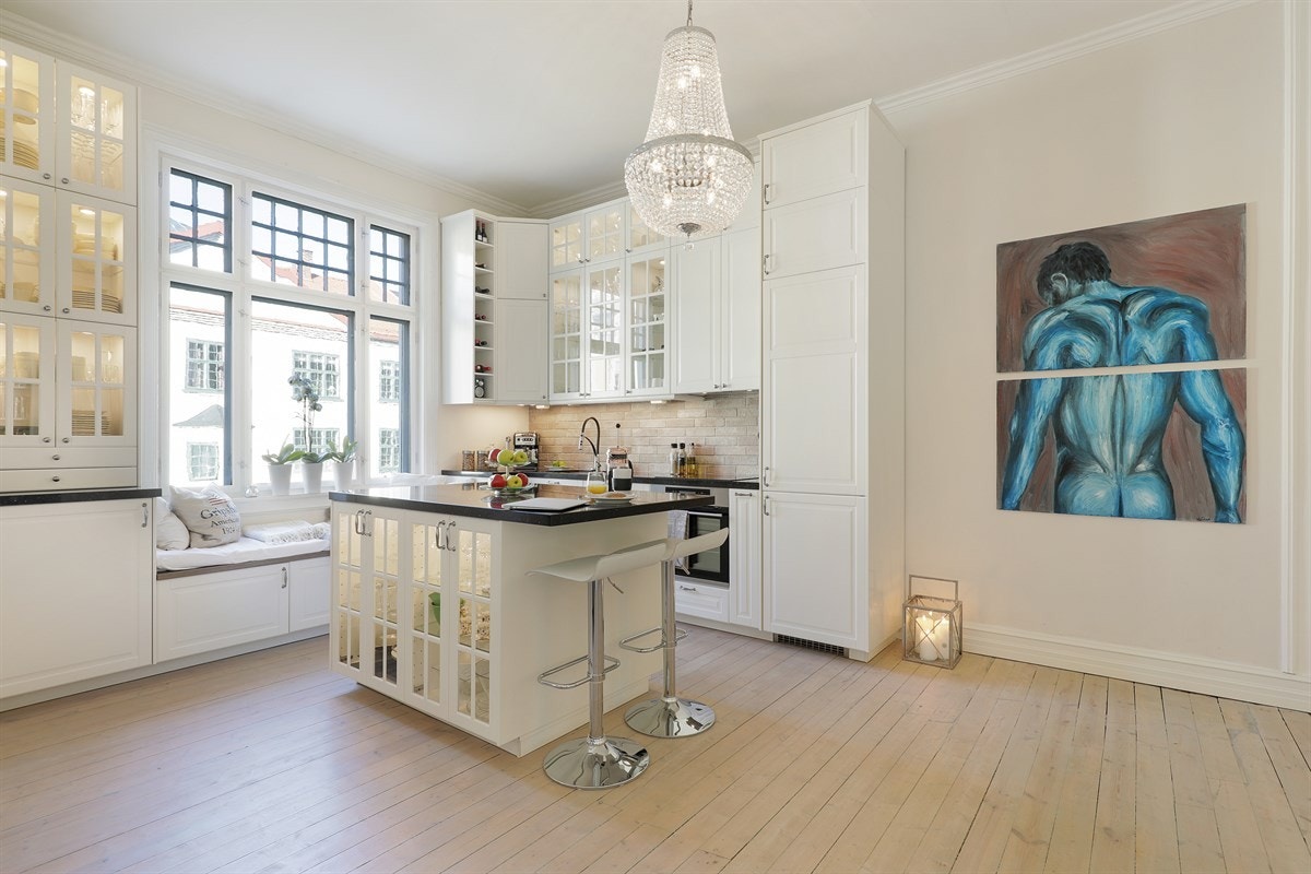 Moderne åpen kjøkkenløsning. Galleribilde