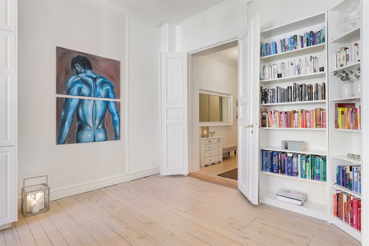 Plass for bokhyller på kjøkkenet. Galleribilde