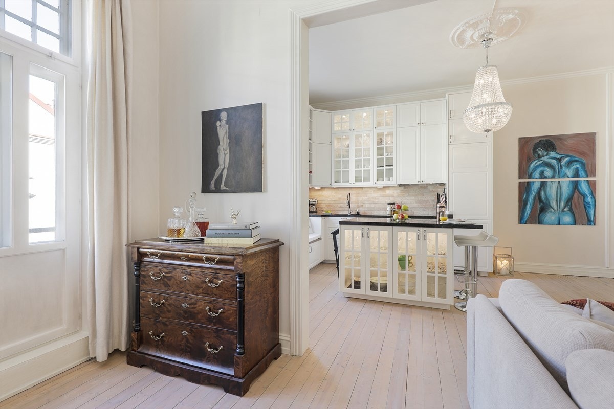 Kjøkkenet fra spisestuen. Galleribilde